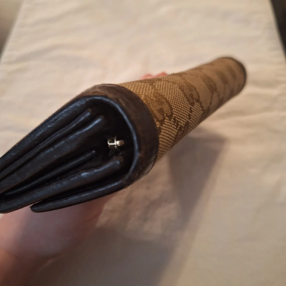 Gucci GG Canvas Continental Wallet - Picture 11 of 13